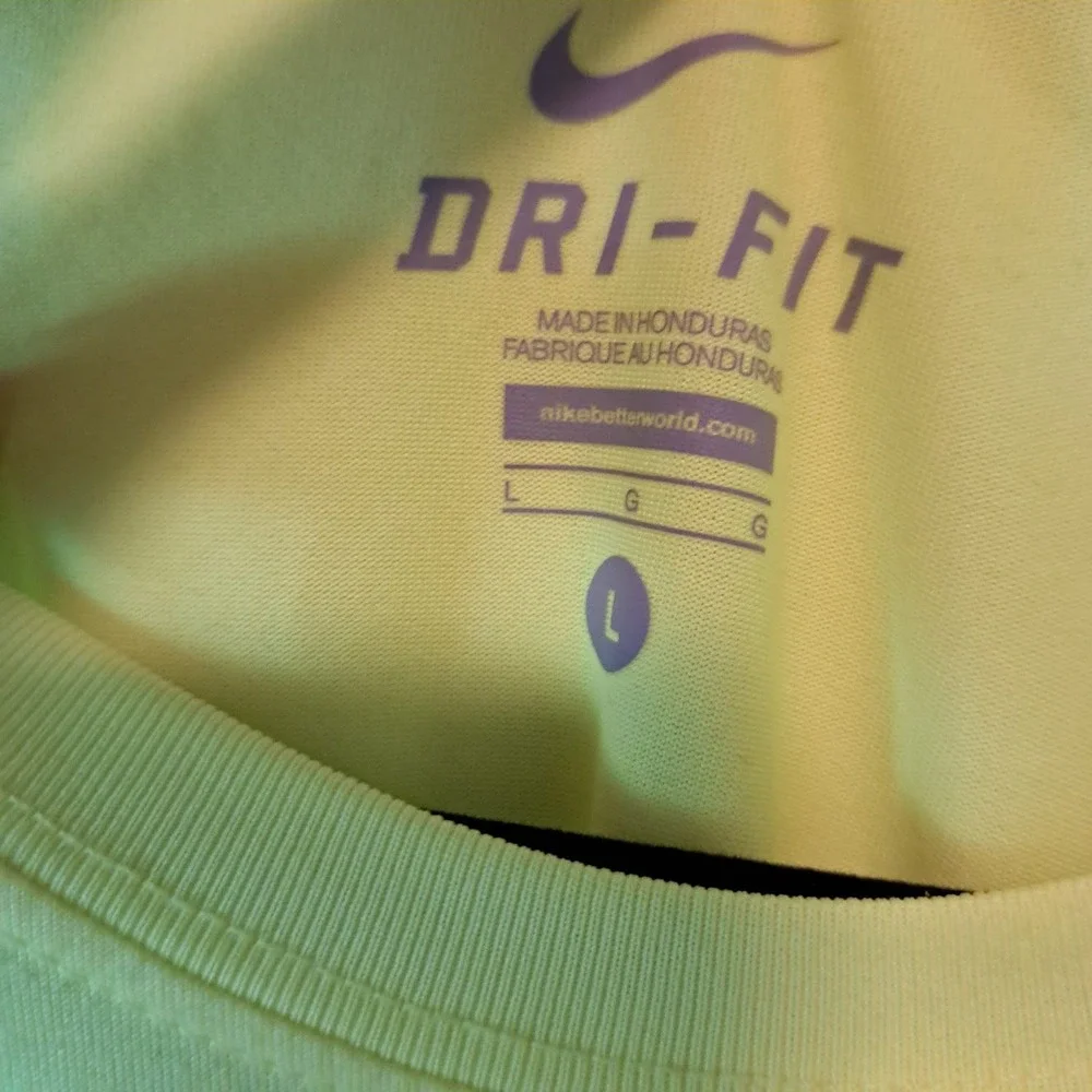 Nike Mens Dri-FIT Just Do It Graphic T-Shirt Neon Volt Yellow Large Short Sleeve